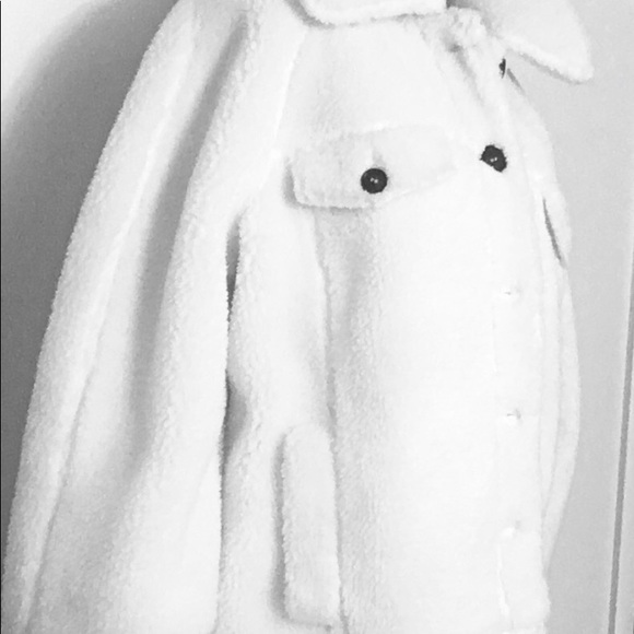 Lucky Brand Sherpa. Get it now. Don't wait til the Cold - Picture 5 of 8